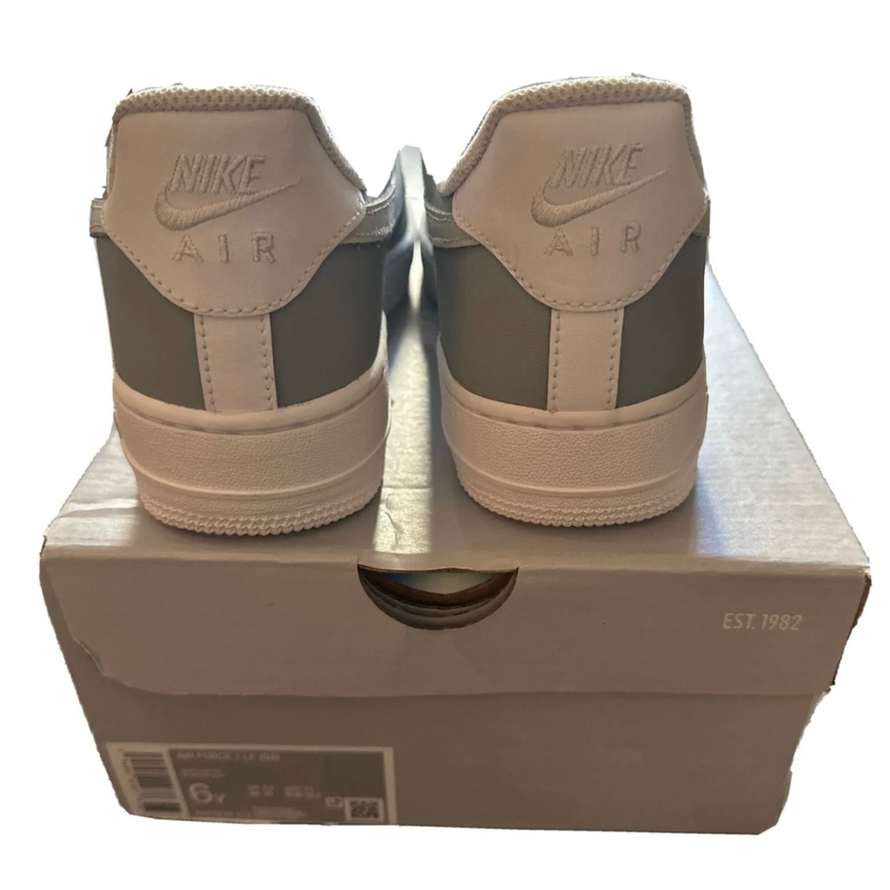 NIKE AIR FORCE 1 LE (GS) 6Y NWT - Picture 8 of 11